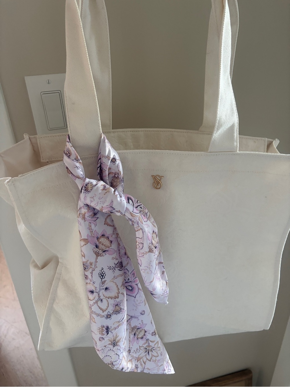 FREE WITH ANY BUNDLE- Victoria’s Secret tote